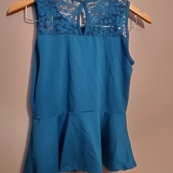 LOT OF 2 - U2B Red/Blue Shirt - Size M (read description) - Picture 12 of 12